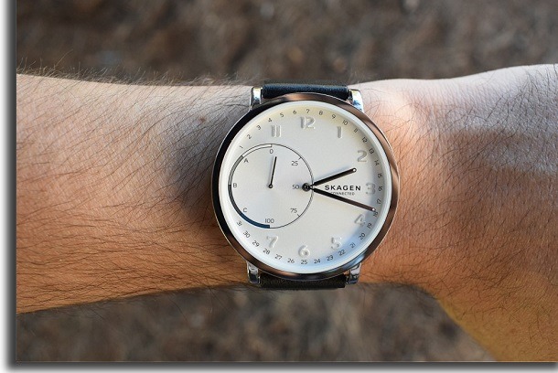 arm wearing a watch