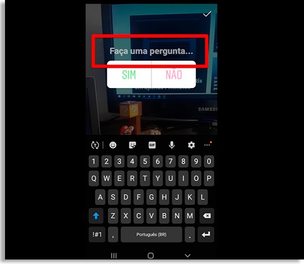 instagram poll sticker screen, with red border box highlighting the field where you should write the question